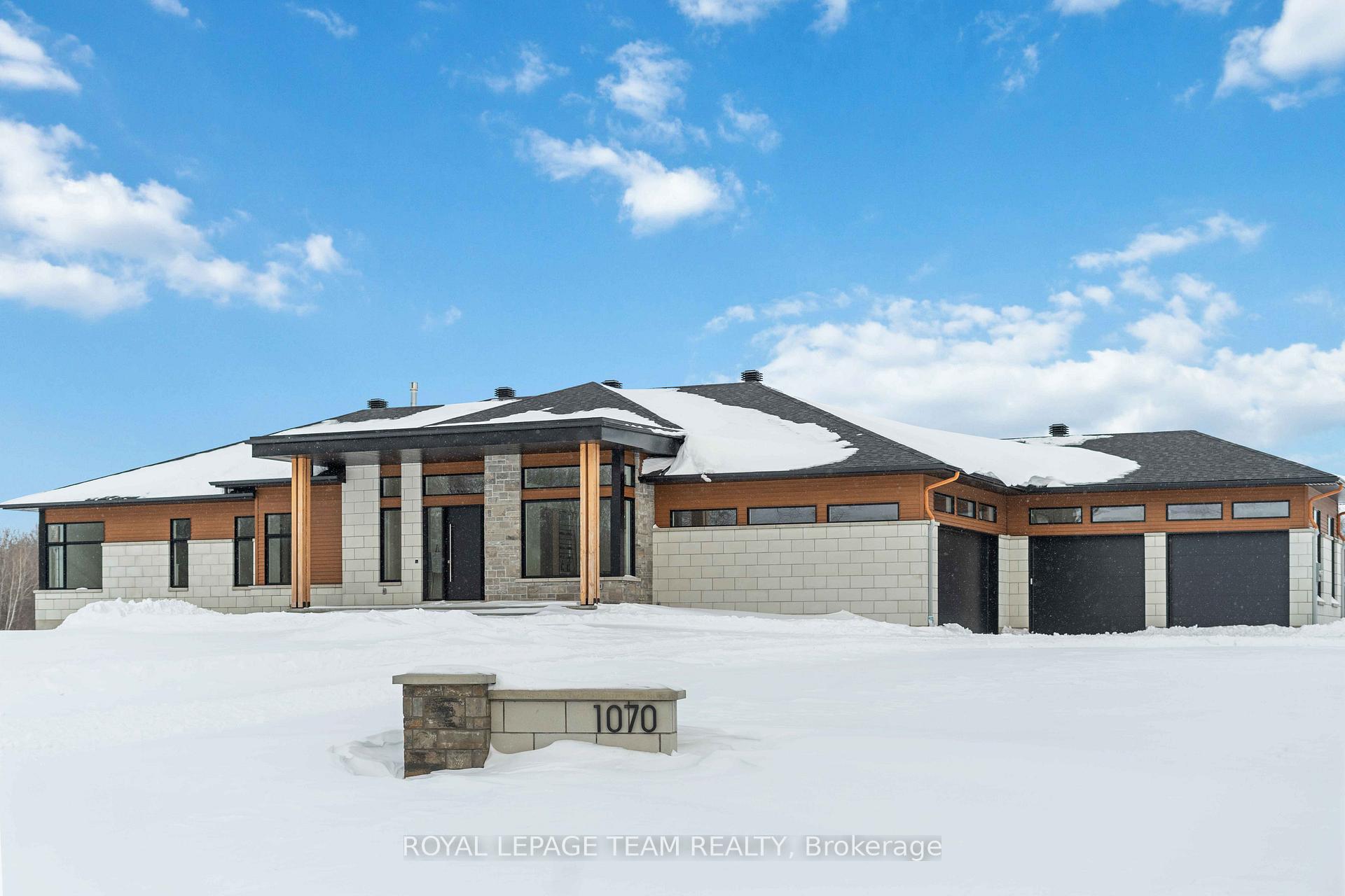 Front of 1070 Green Jacket Crescent