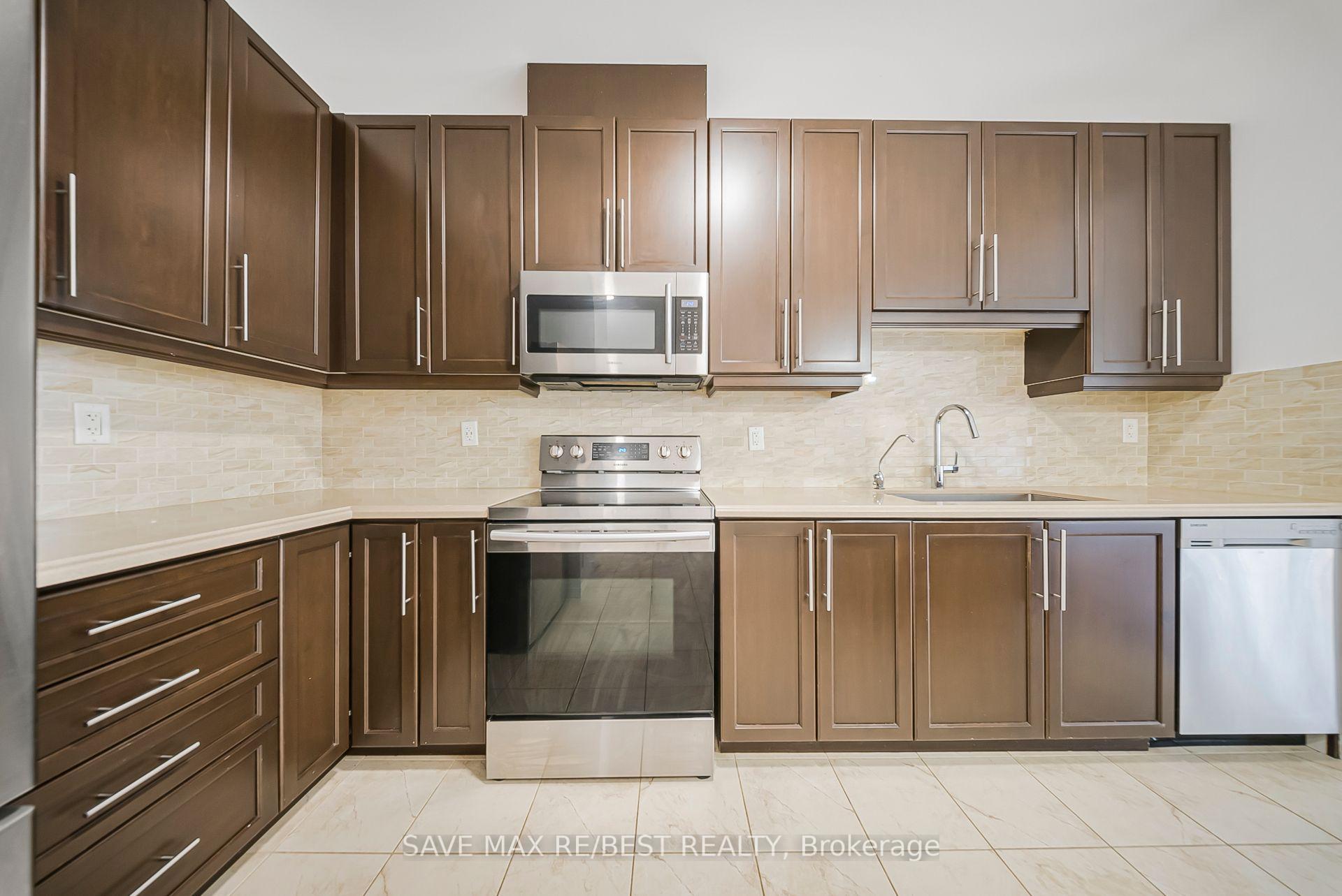 Photo 11 of 6 Greenwich Avenue, Hamilton, Stoney Creek Mountain — HOMEH