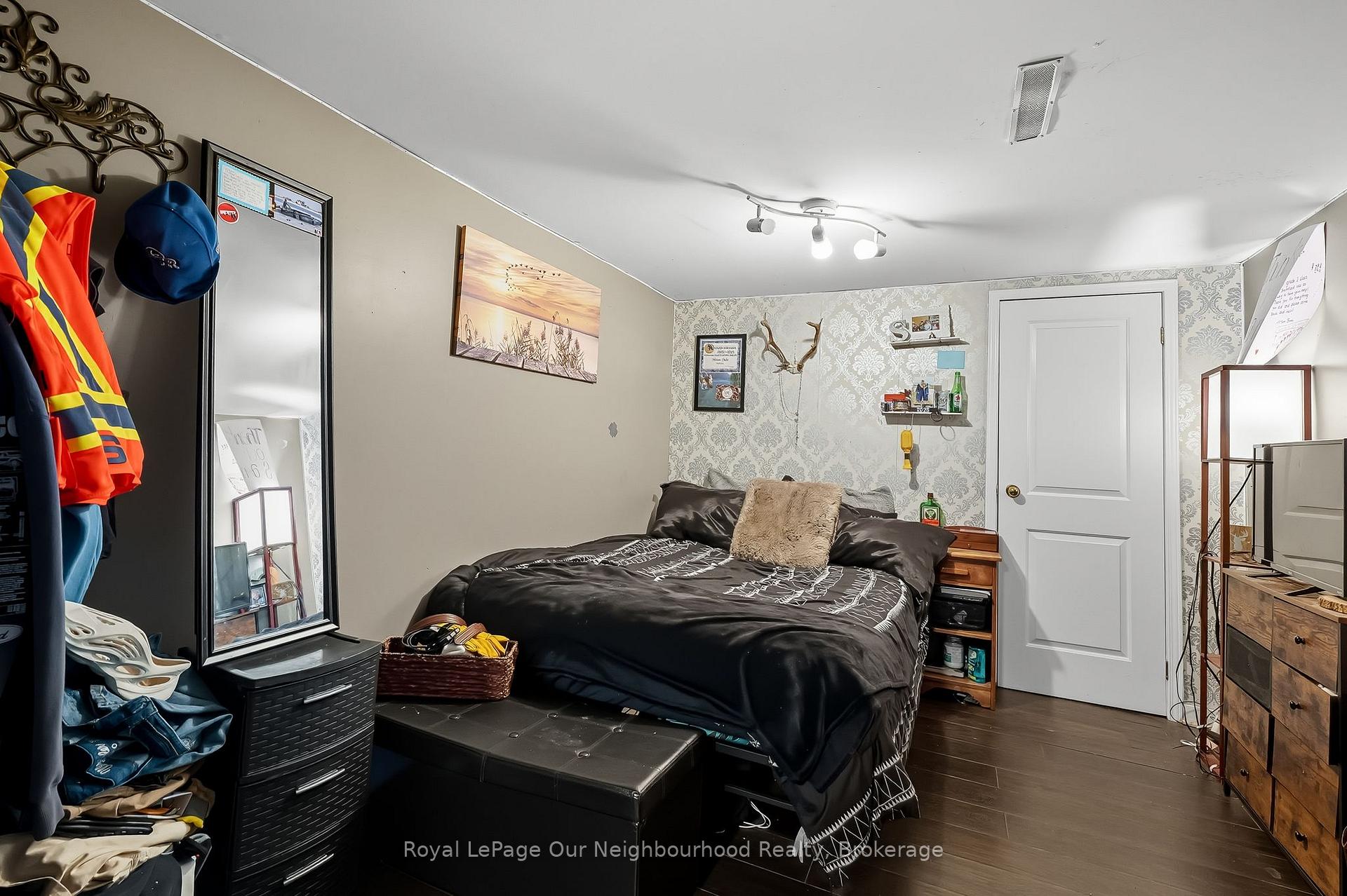 Photo 33 of 17 Elgin Street W, Brighton — HOMEH