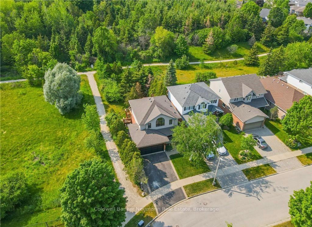 Photo 2 of 25 Hayward Crescent, Guelph, Clairfields/Hanlon Business Park — HOMEH