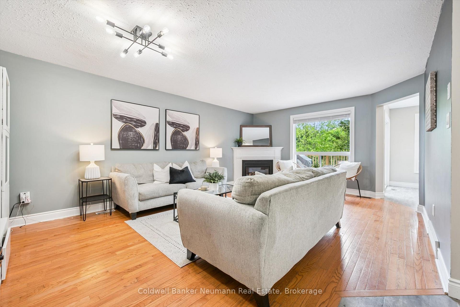 Photo 4 of 25 Hayward Crescent, Guelph, Clairfields/Hanlon Business Park — HOMEH