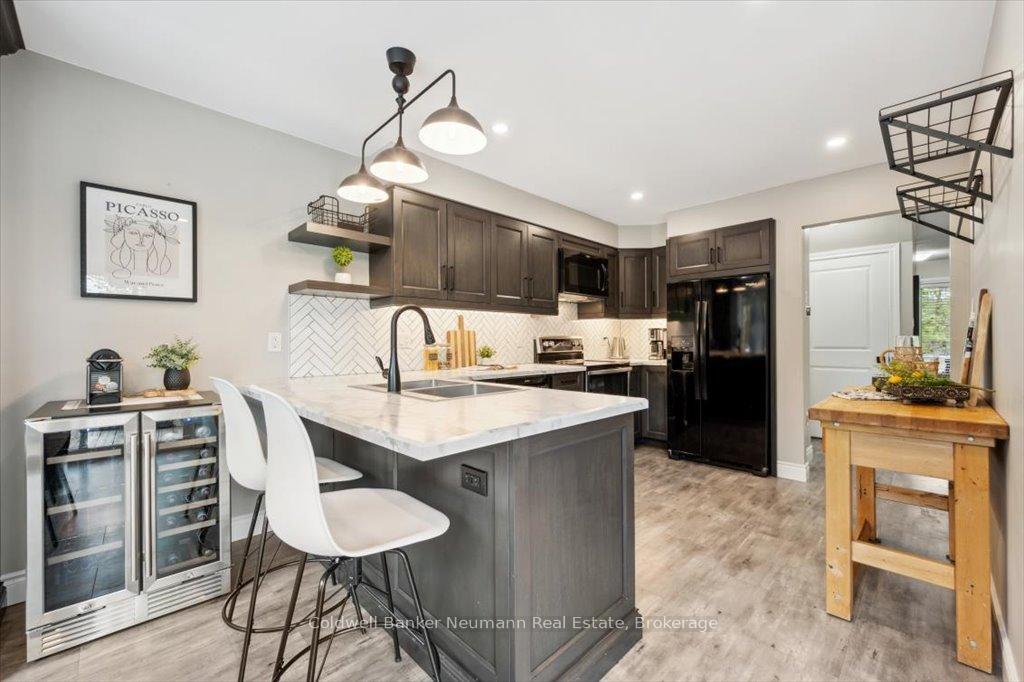 Photo 6 of 25 Hayward Crescent, Guelph, Clairfields/Hanlon Business Park — HOMEH