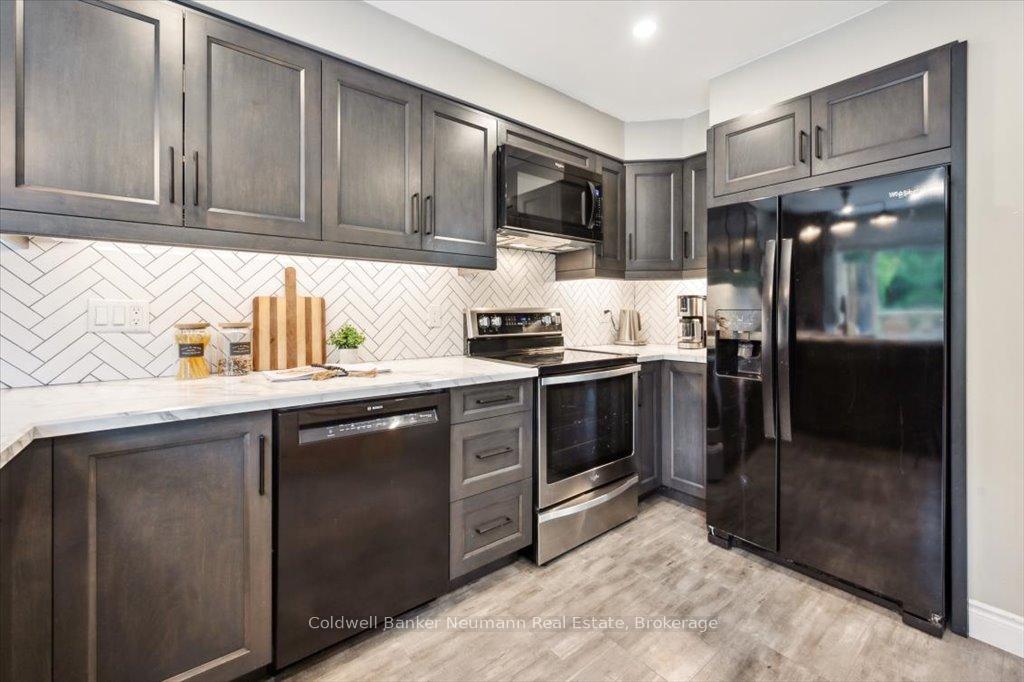 Photo 7 of 25 Hayward Crescent, Guelph, Clairfields/Hanlon Business Park — HOMEH
