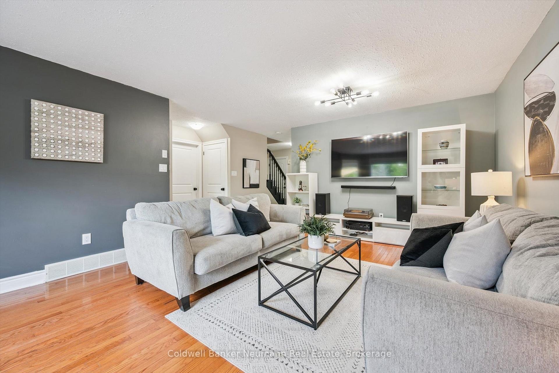 Photo 10 of 25 Hayward Crescent, Guelph, Clairfields/Hanlon Business Park — HOMEH