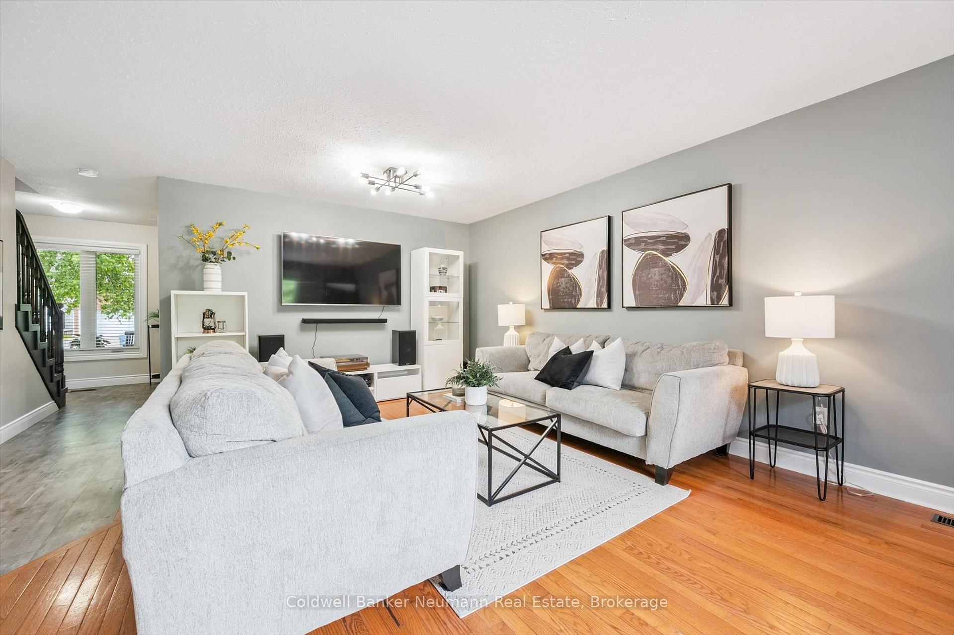 Photo 11 of 25 Hayward Crescent, Guelph, Clairfields/Hanlon Business Park — HOMEH