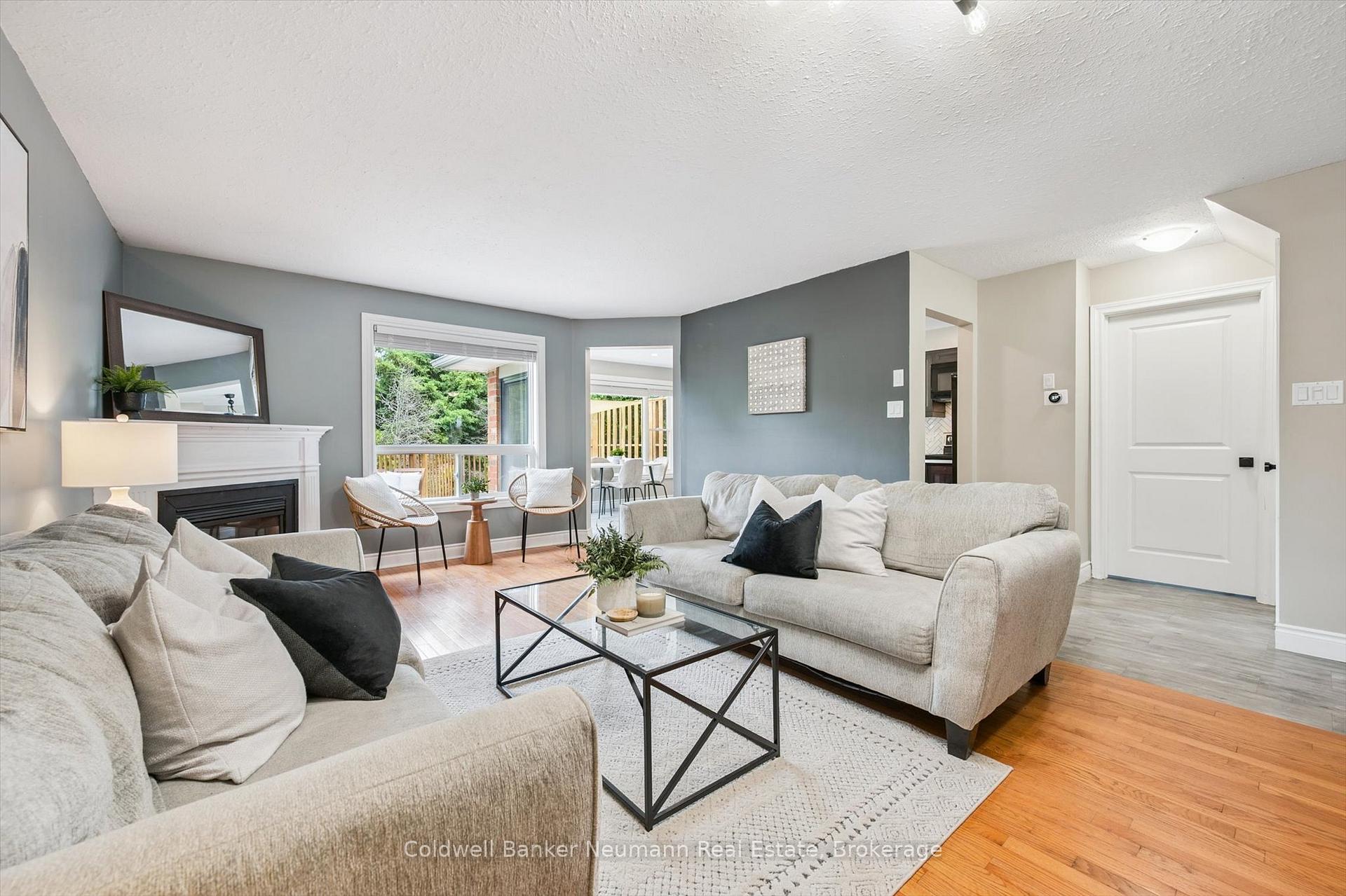Photo 13 of 25 Hayward Crescent, Guelph, Clairfields/Hanlon Business Park — HOMEH