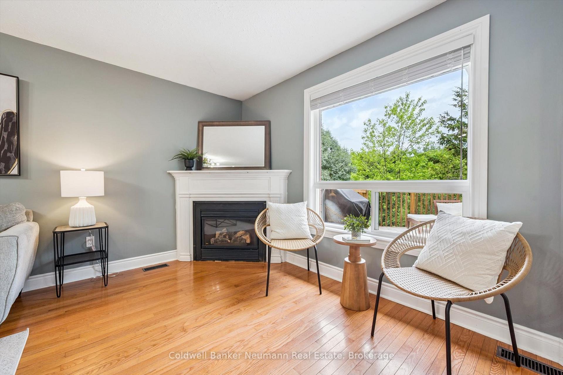 Photo 14 of 25 Hayward Crescent, Guelph, Clairfields/Hanlon Business Park — HOMEH