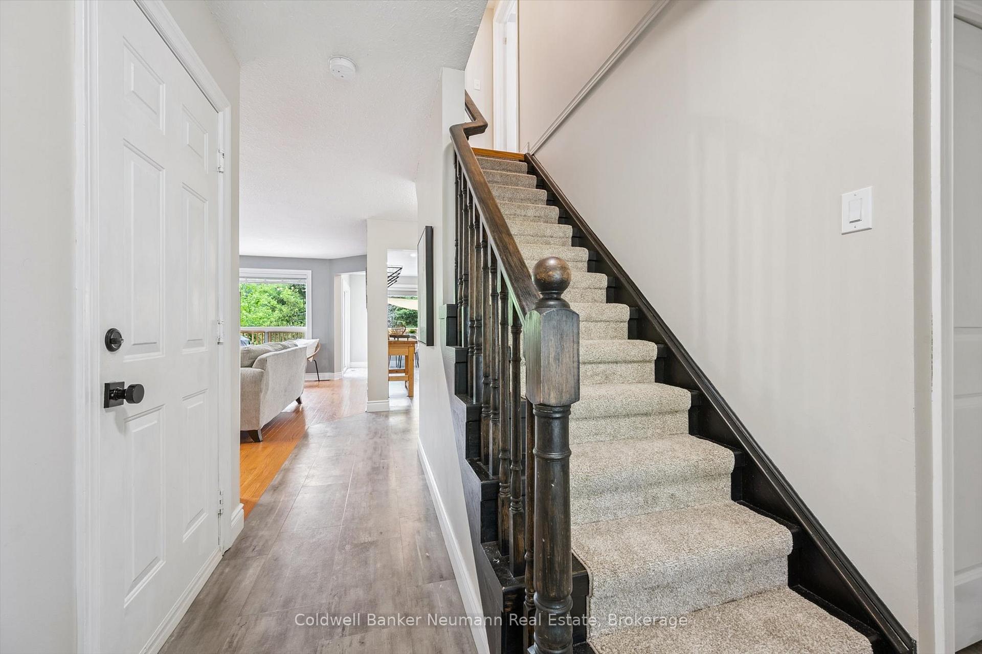 Photo 15 of 25 Hayward Crescent, Guelph, Clairfields/Hanlon Business Park — HOMEH