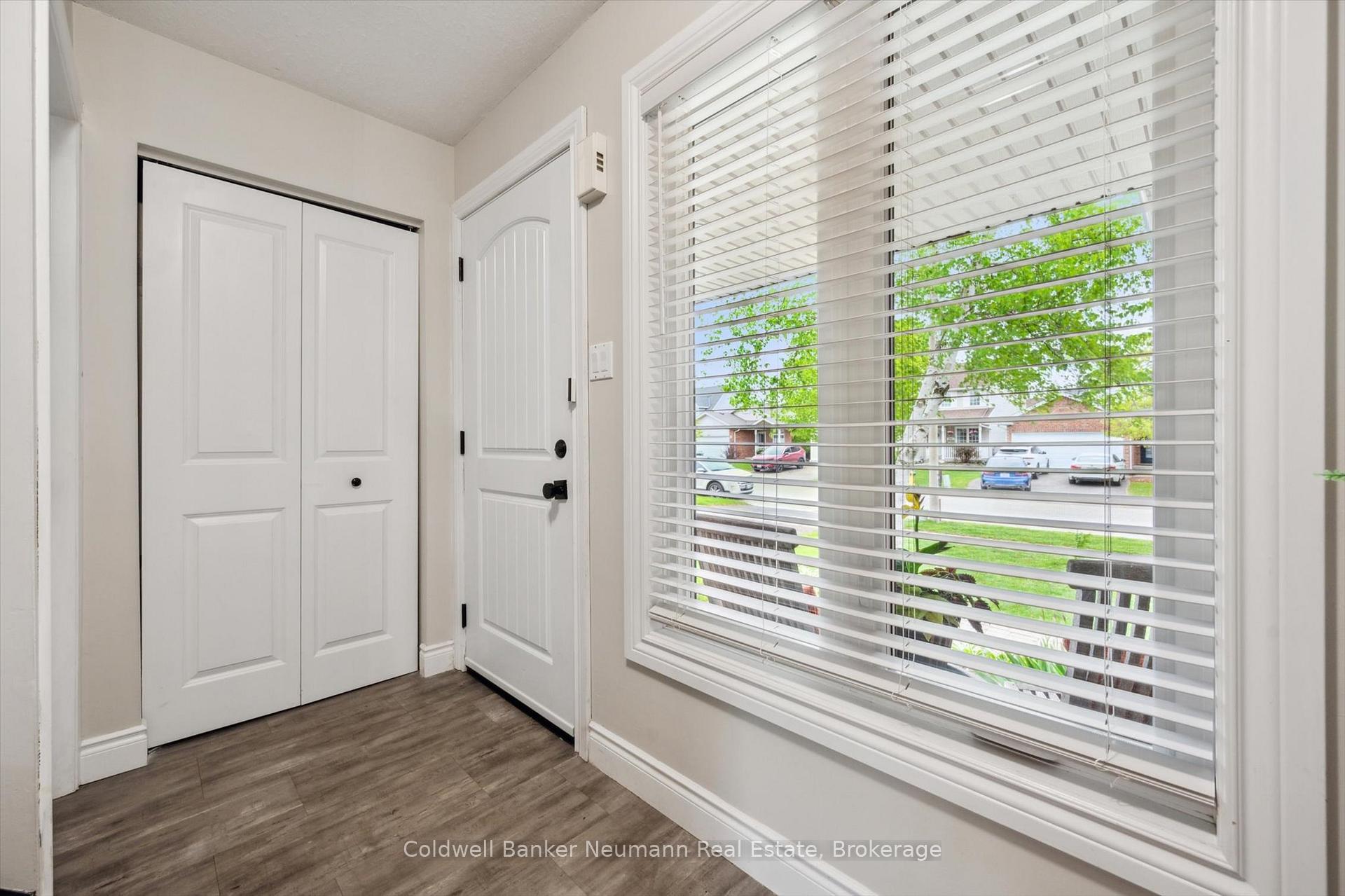 Photo 17 of 25 Hayward Crescent, Guelph, Clairfields/Hanlon Business Park — HOMEH