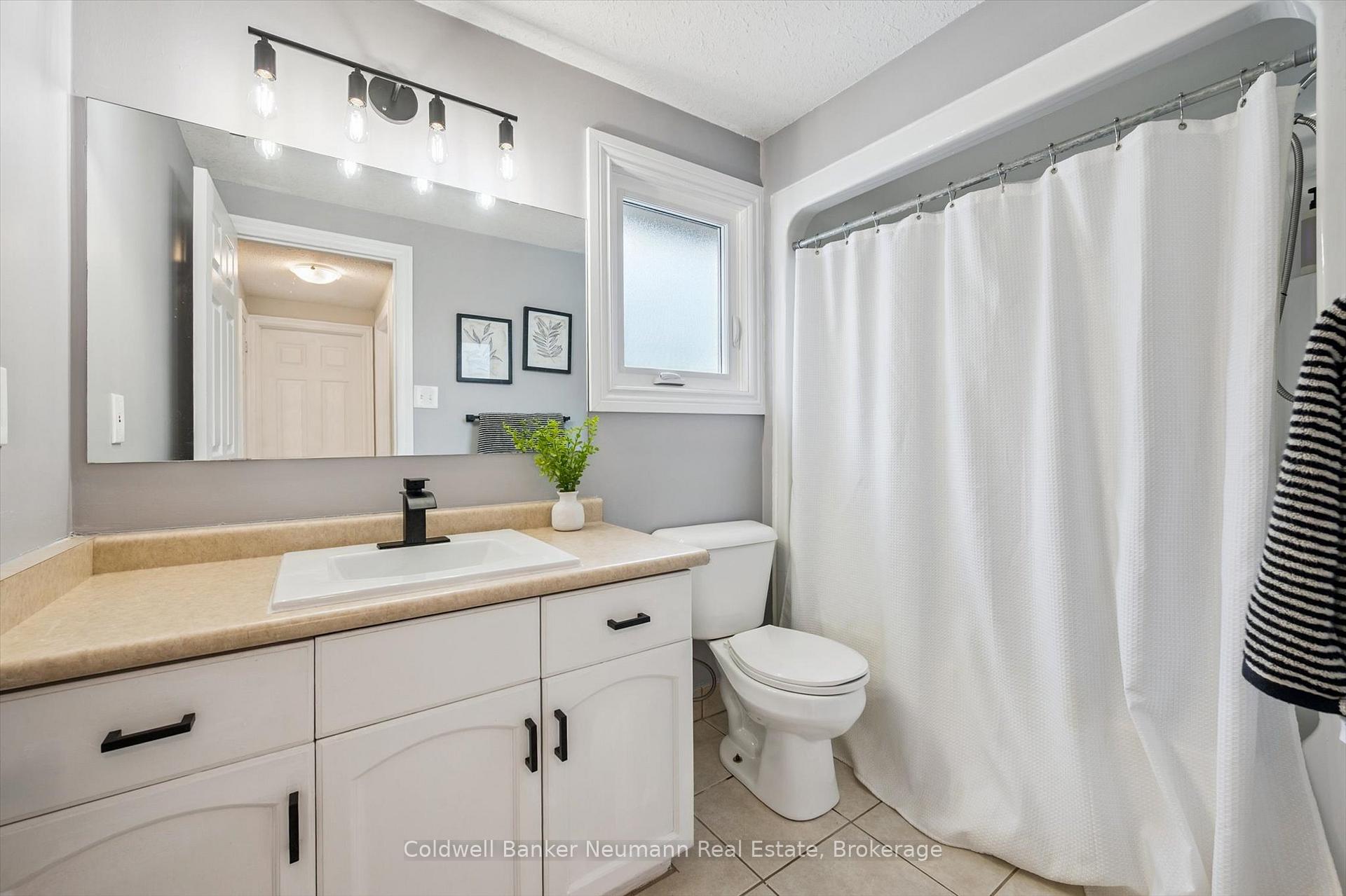 Photo 24 of 25 Hayward Crescent, Guelph, Clairfields/Hanlon Business Park — HOMEH