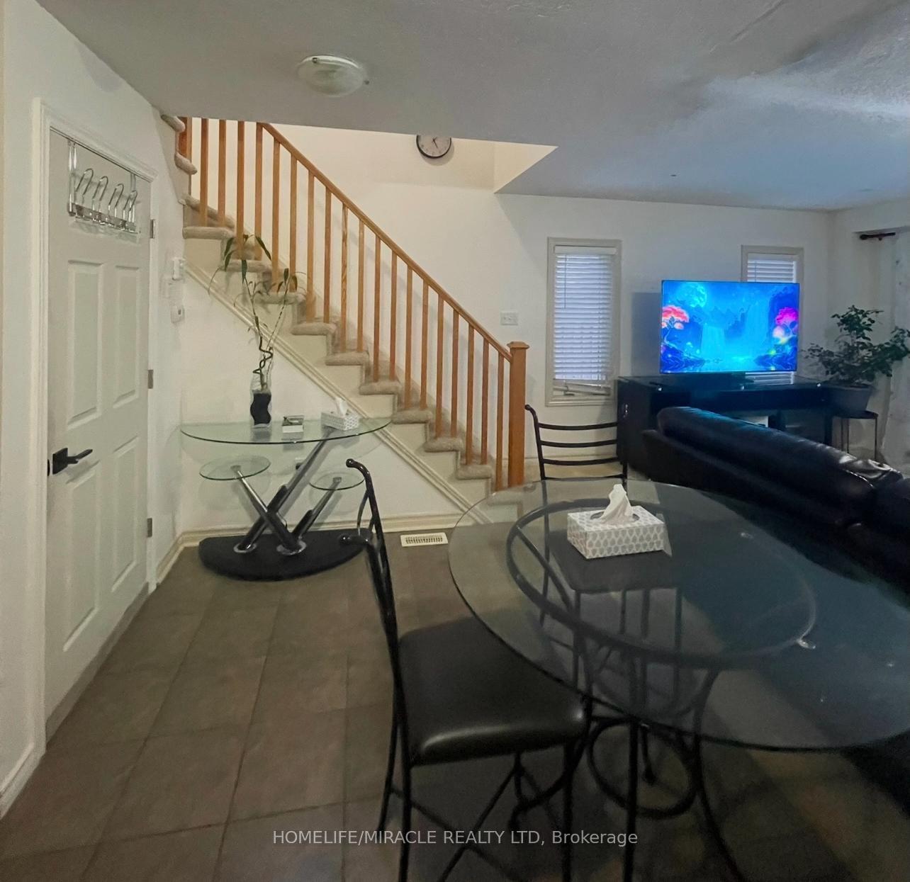 Photo 4 of 14 Waterford Drive, Guelph, Pineridge/Westminster Woods — HOMEH