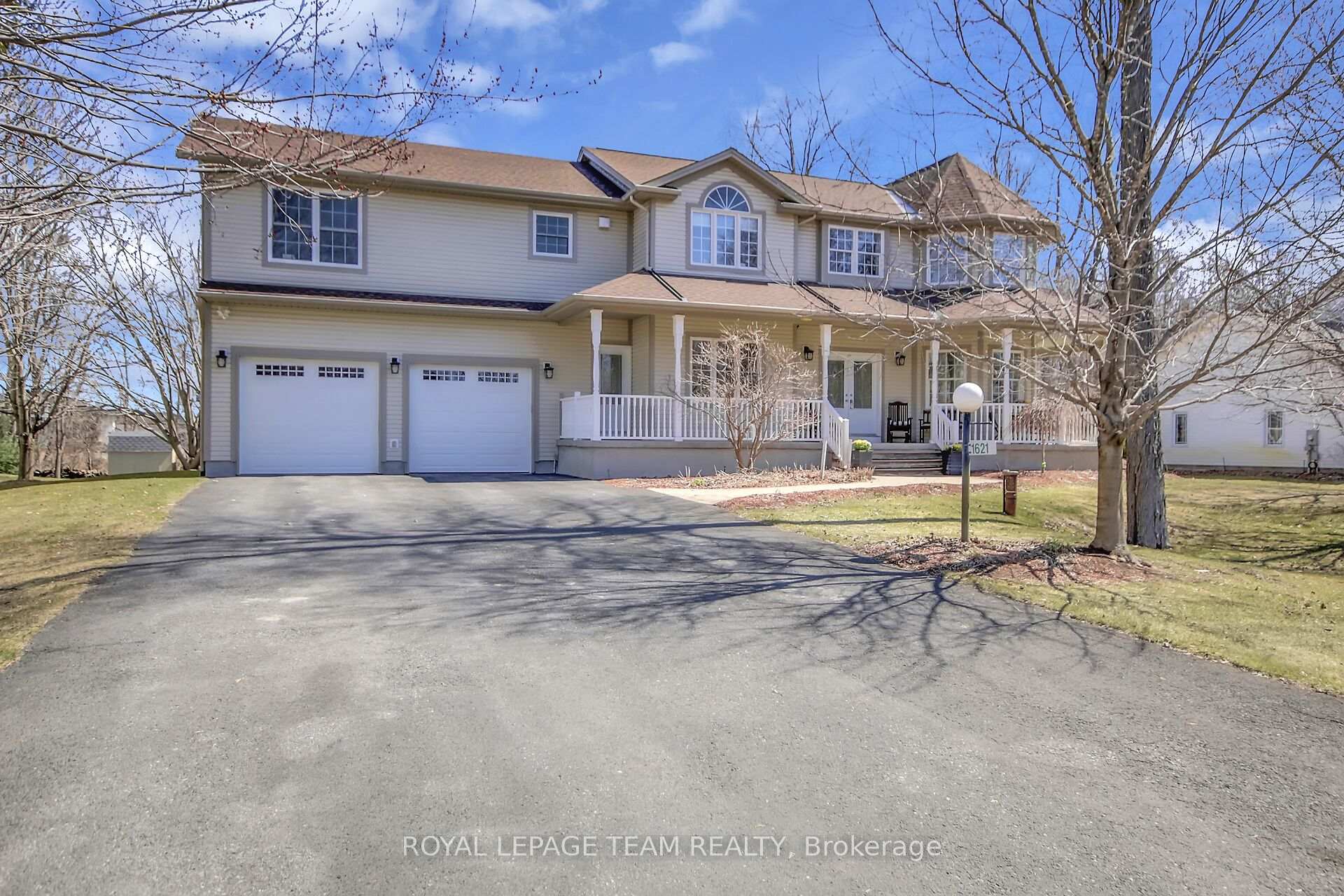 Front of 1621 Shauna Crescent