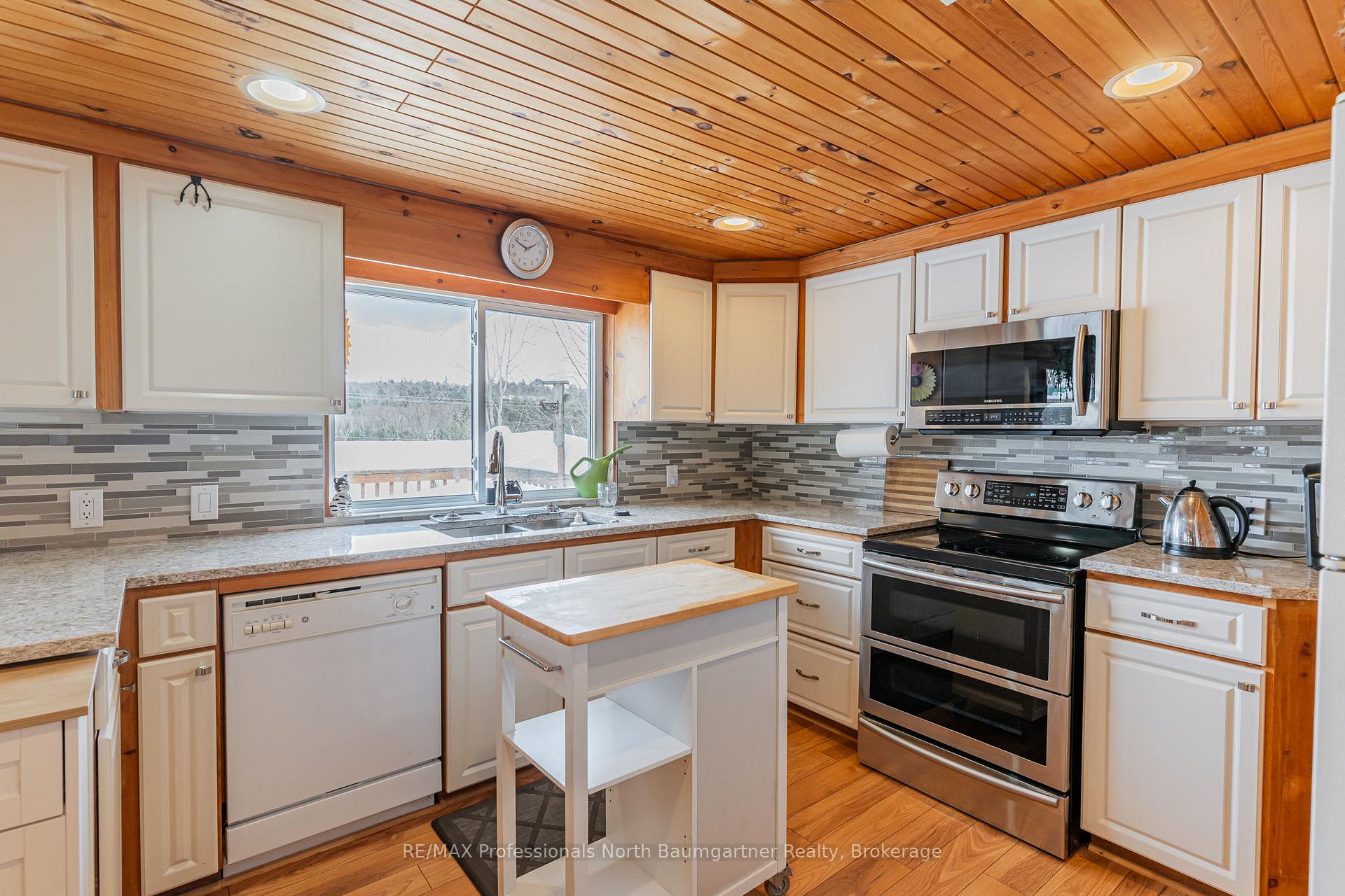 Photo 16 of 19205 Hwy 35, Algonquin Highlands, Stanhope — HOMEH
