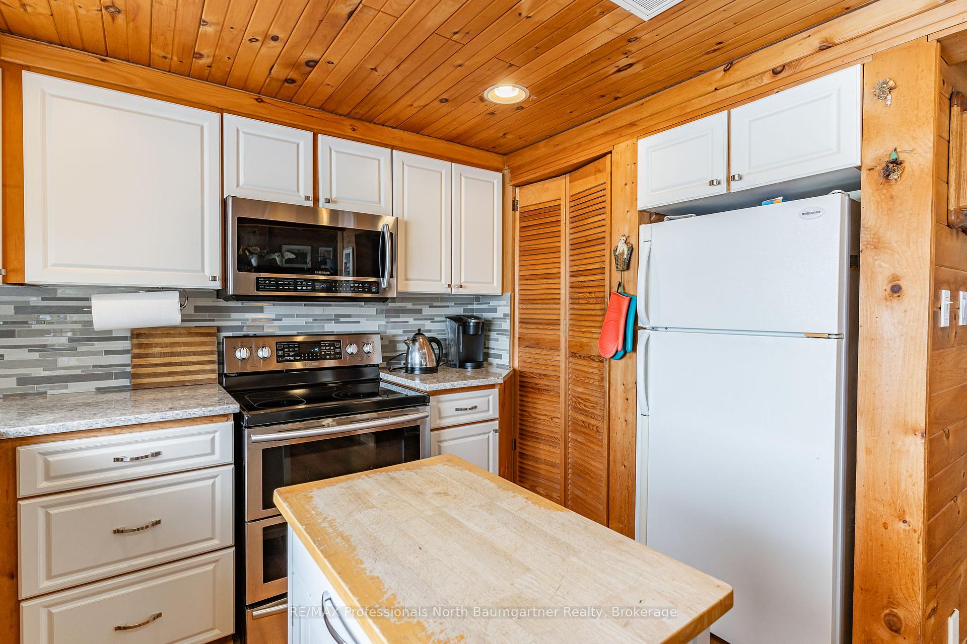 Photo 8 of 19205 Hwy 35, Algonquin Highlands, Stanhope — HOMEH