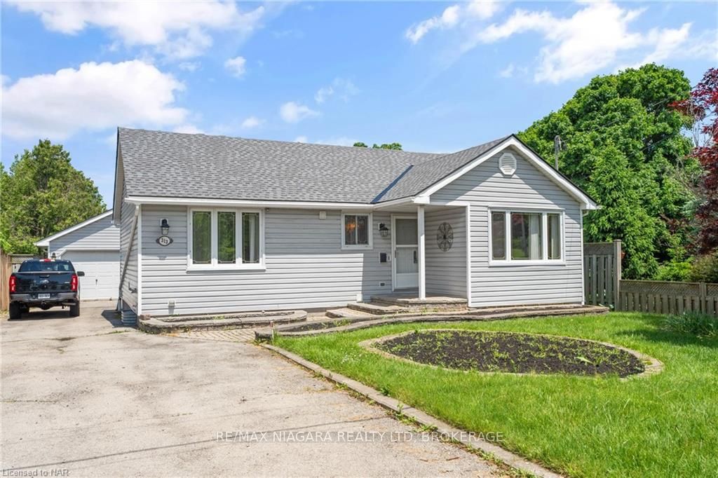 Photo 3 of 313 Lake Street, Grimsby, Grimsby Beach — HOMEH
