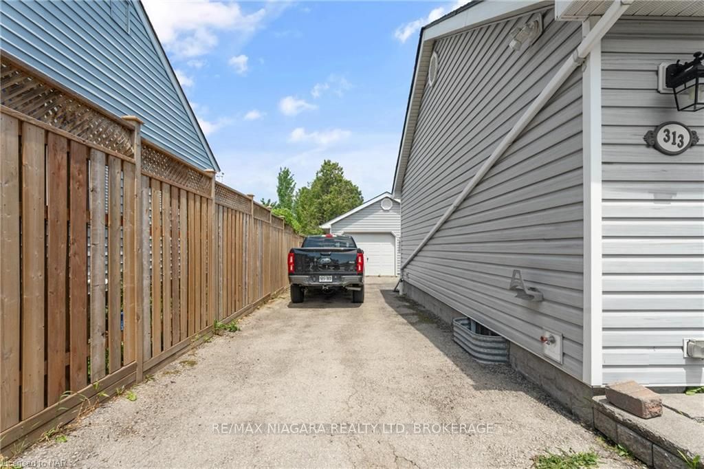 Photo 5 of 313 Lake Street, Grimsby, Grimsby Beach — HOMEH