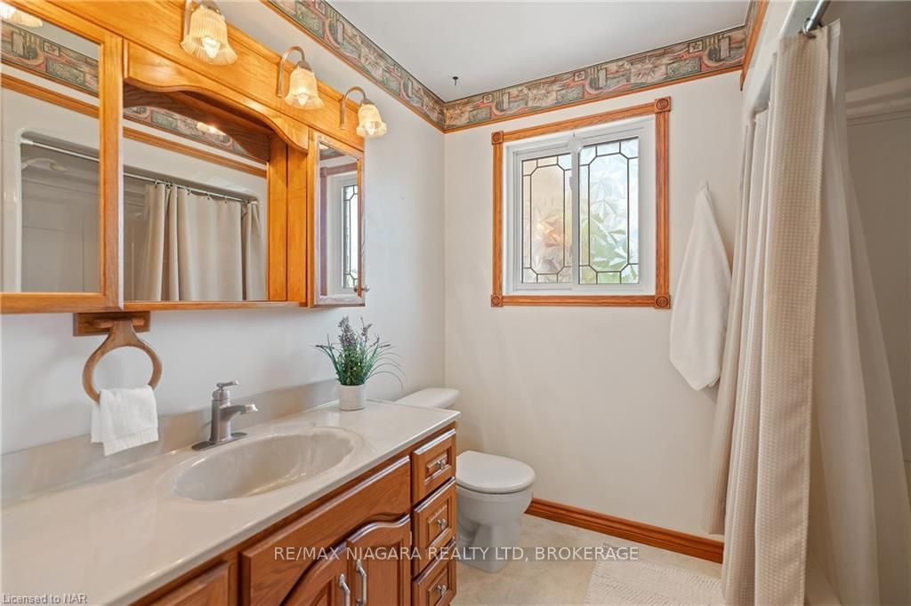 Photo 19 of 313 Lake Street, Grimsby, Grimsby Beach — HOMEH