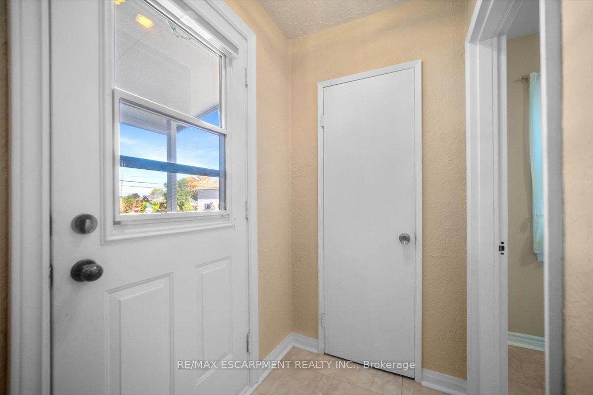 Photo 5 of 832 Queensdale Avenue, Hamilton, Raleigh — HOMEH