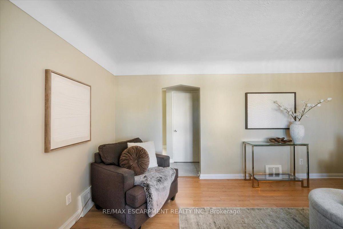 Photo 8 of 832 Queensdale Avenue, Hamilton, Raleigh — HOMEH