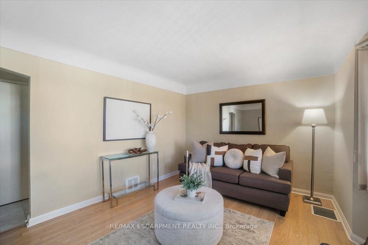 Photo 9 of 832 Queensdale Avenue, Hamilton, Raleigh — HOMEH