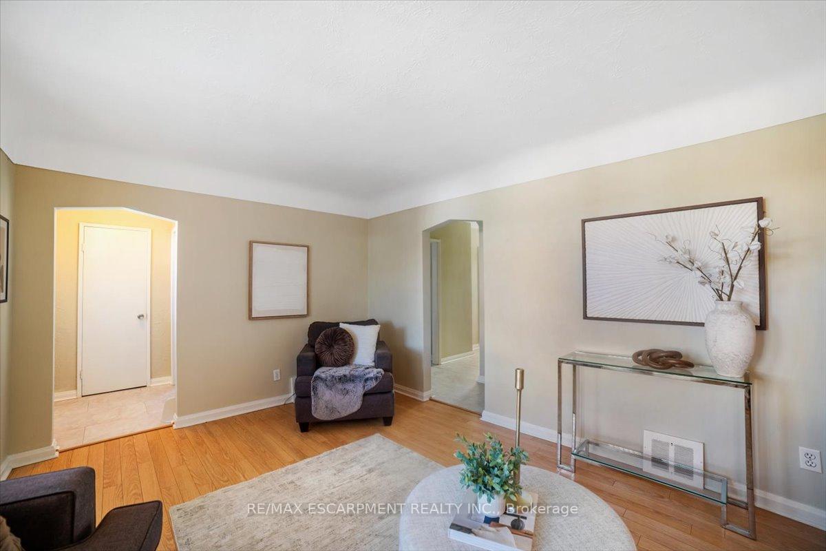 Photo 11 of 832 Queensdale Avenue, Hamilton, Raleigh — HOMEH