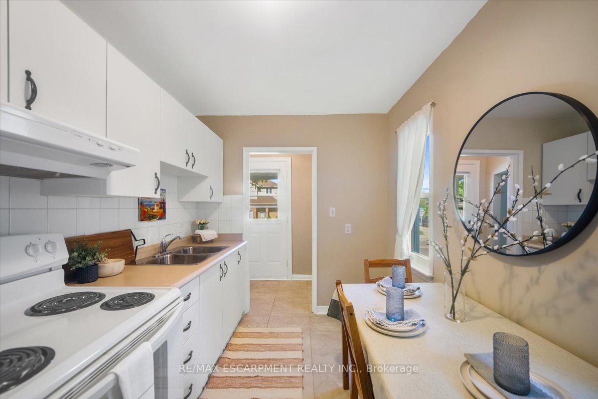 Photo 17 of 832 Queensdale Avenue, Hamilton, Raleigh — HOMEH