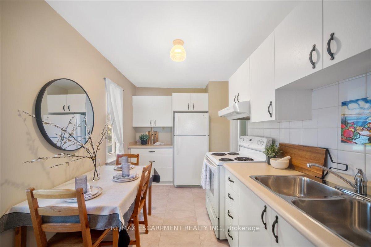 Photo 20 of 832 Queensdale Avenue, Hamilton, Raleigh — HOMEH