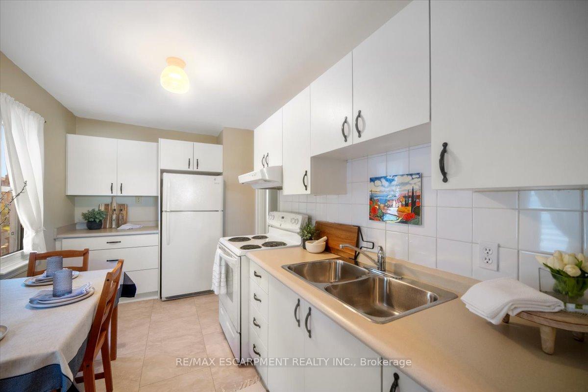 Photo 21 of 832 Queensdale Avenue, Hamilton, Raleigh — HOMEH