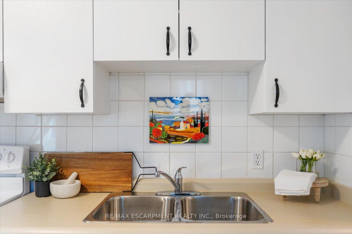 Photo 23 of 832 Queensdale Avenue, Hamilton, Raleigh — HOMEH