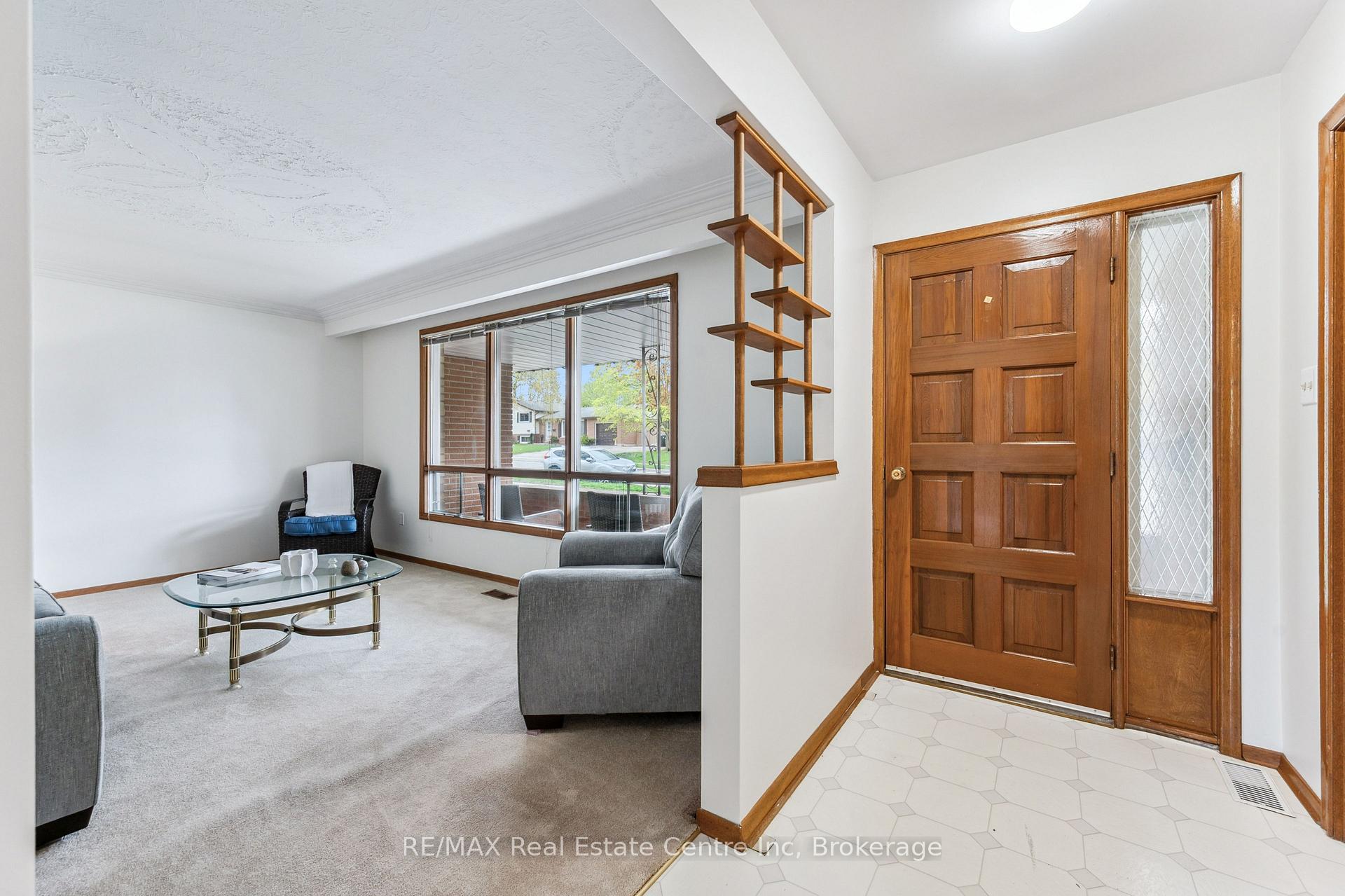 Photo 10 of 9 Flanders Road, Guelph, Dovercliffe Park/Old University — HOMEH