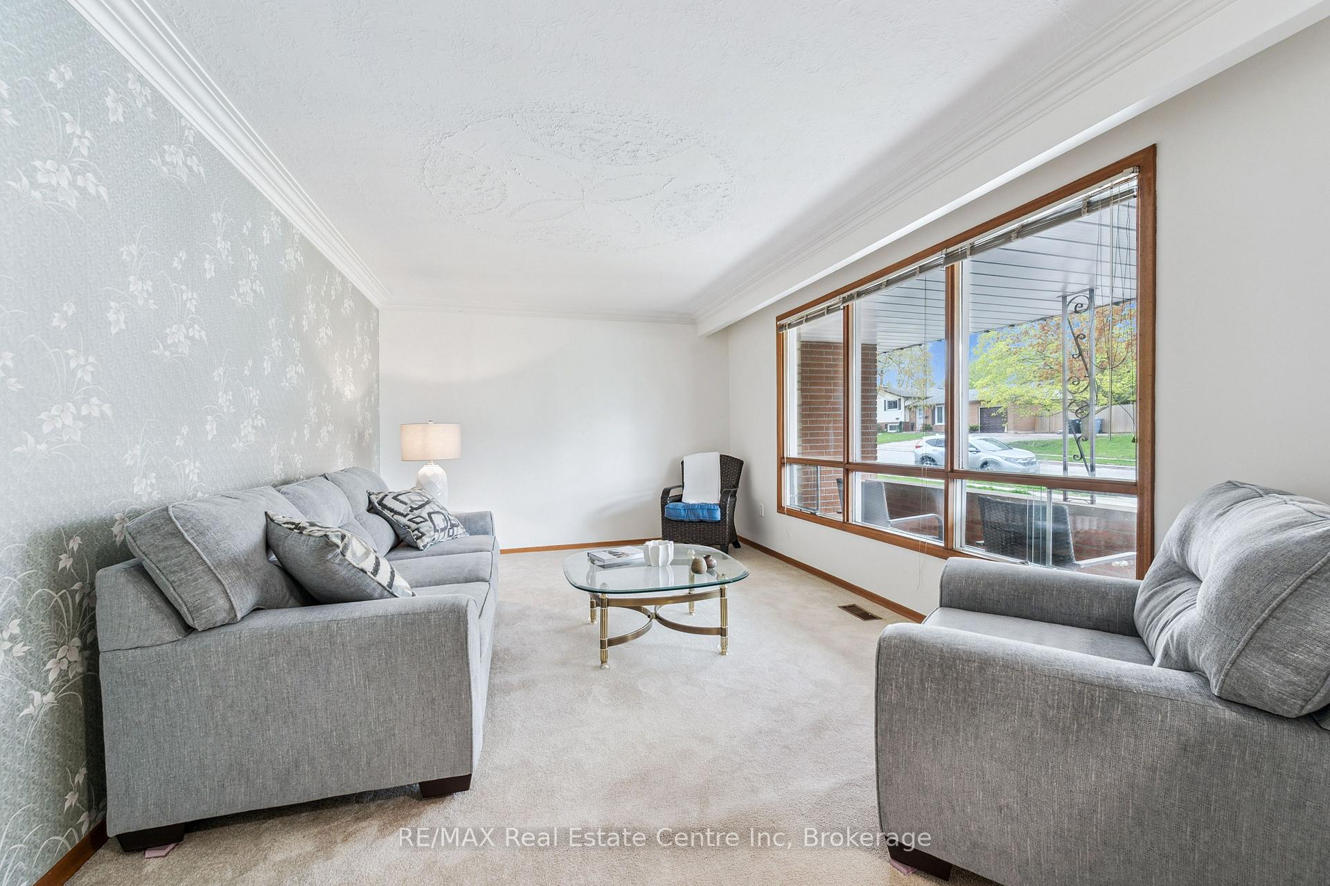 Photo 11 of 9 Flanders Road, Guelph, Dovercliffe Park/Old University — HOMEH