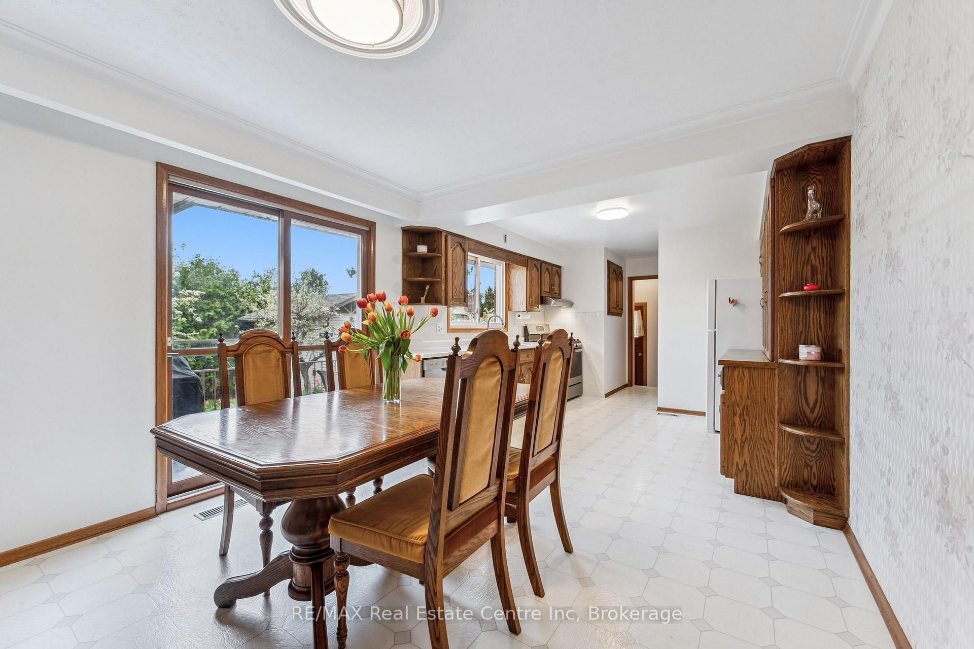 Photo 14 of 9 Flanders Road, Guelph, Dovercliffe Park/Old University — HOMEH