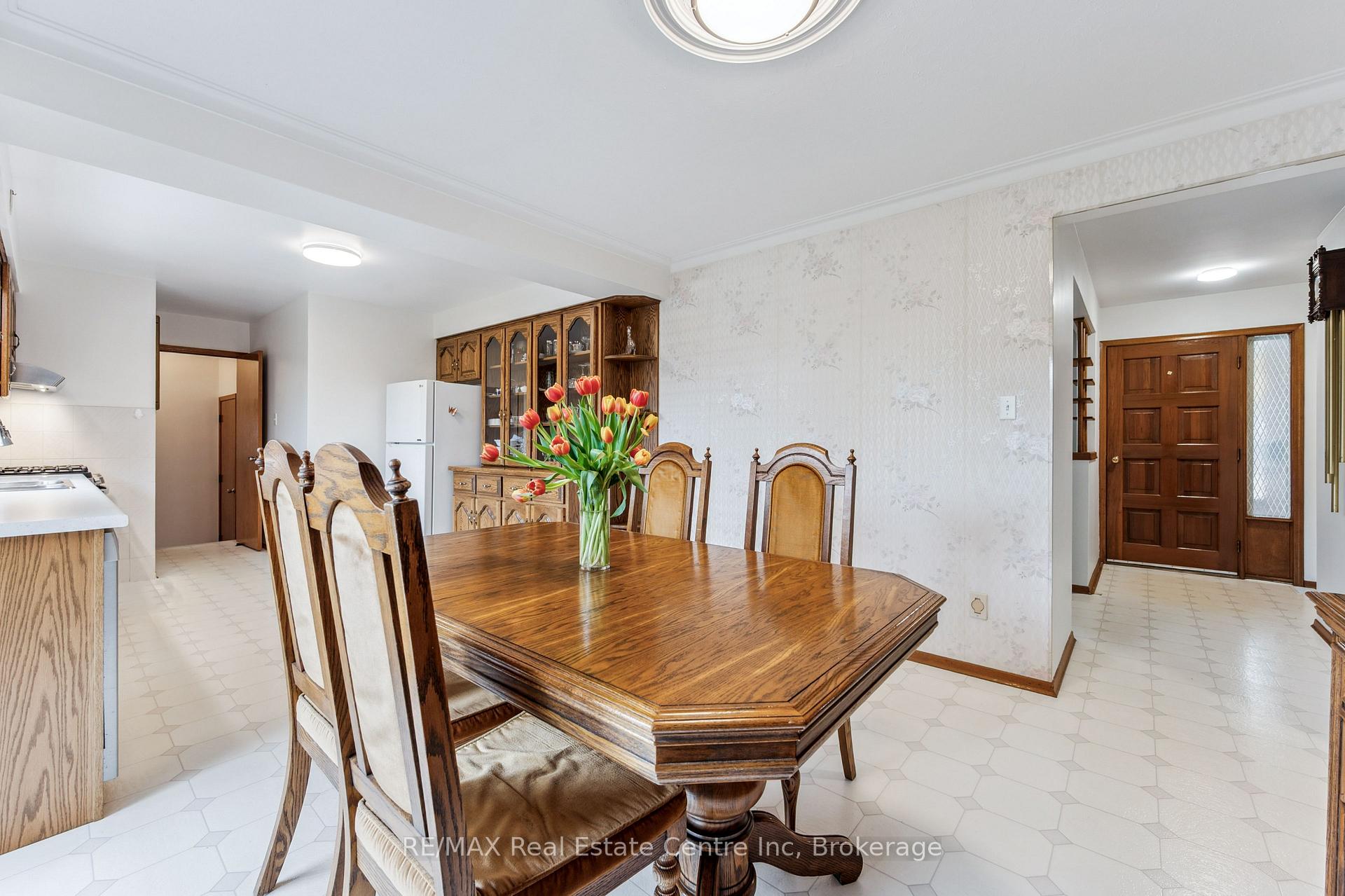 Photo 15 of 9 Flanders Road, Guelph, Dovercliffe Park/Old University — HOMEH