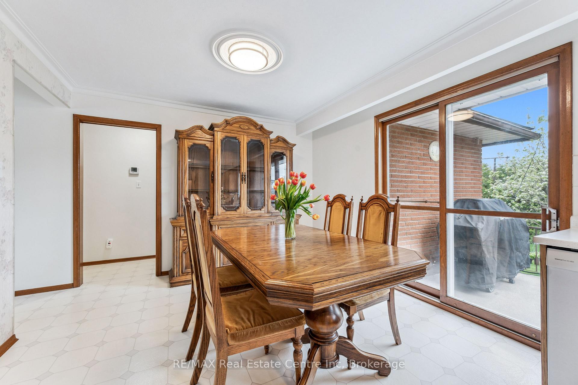 Photo 16 of 9 Flanders Road, Guelph, Dovercliffe Park/Old University — HOMEH