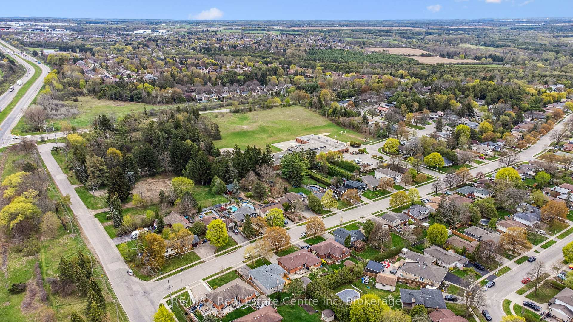 Photo 36 of 9 Flanders Road, Guelph, Dovercliffe Park/Old University — HOMEH