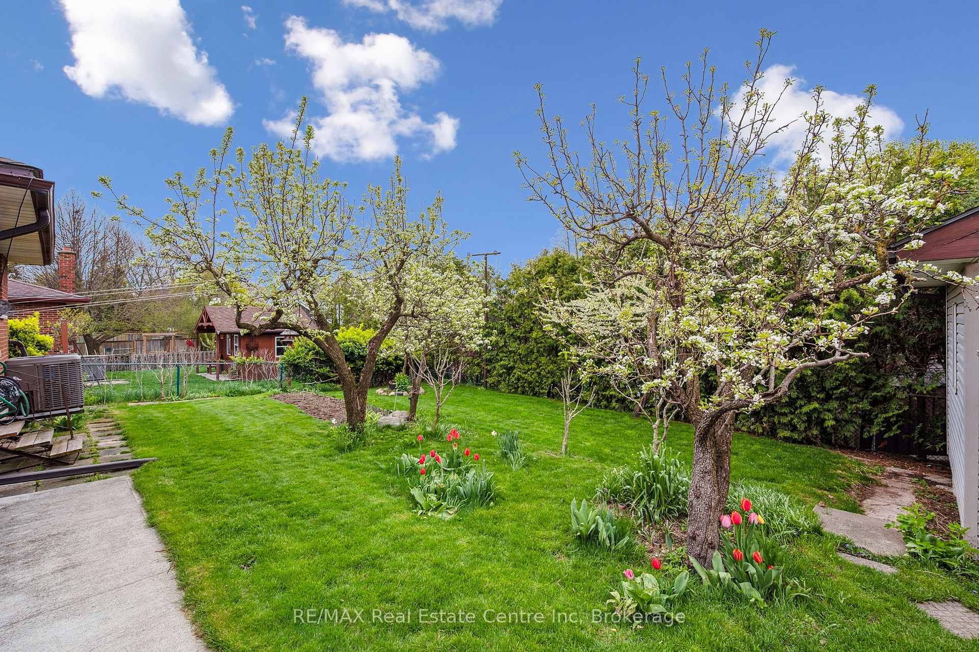 Photo 40 of 9 Flanders Road, Guelph, Dovercliffe Park/Old University — HOMEH