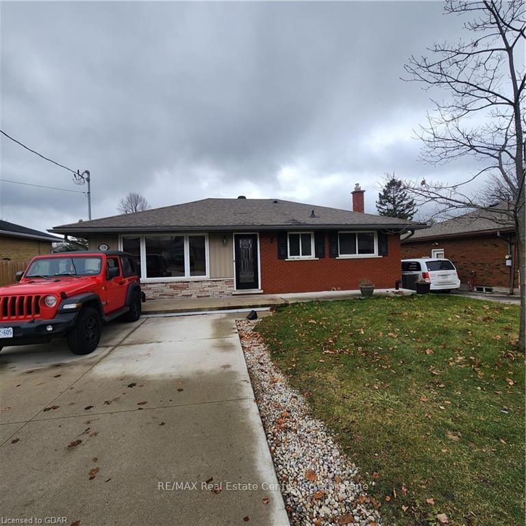 Front of Unit Bsmt, 338 Victoria Road N