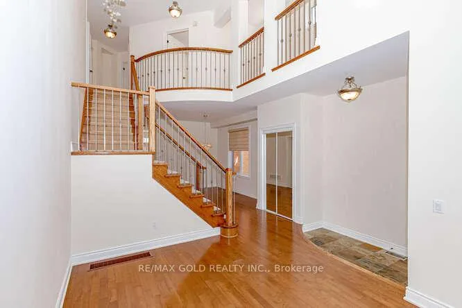 Photo 3 of 3368 Hayhurst Crescent, Oakville, Bronte — HOMEH