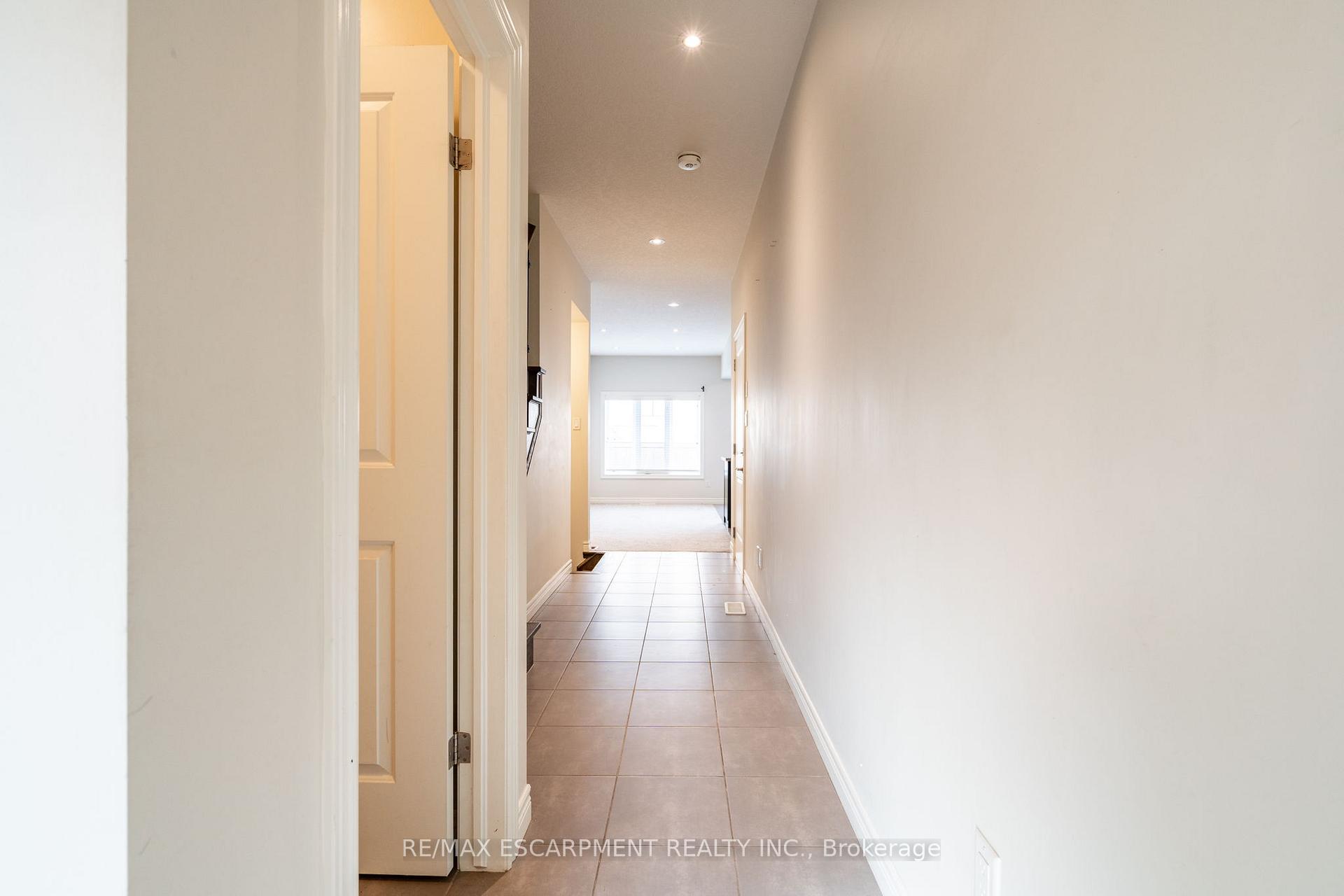 Photo 5 of Unit 44, 98 Shoreview Place, Hamilton, Lakeshore — HOMEH