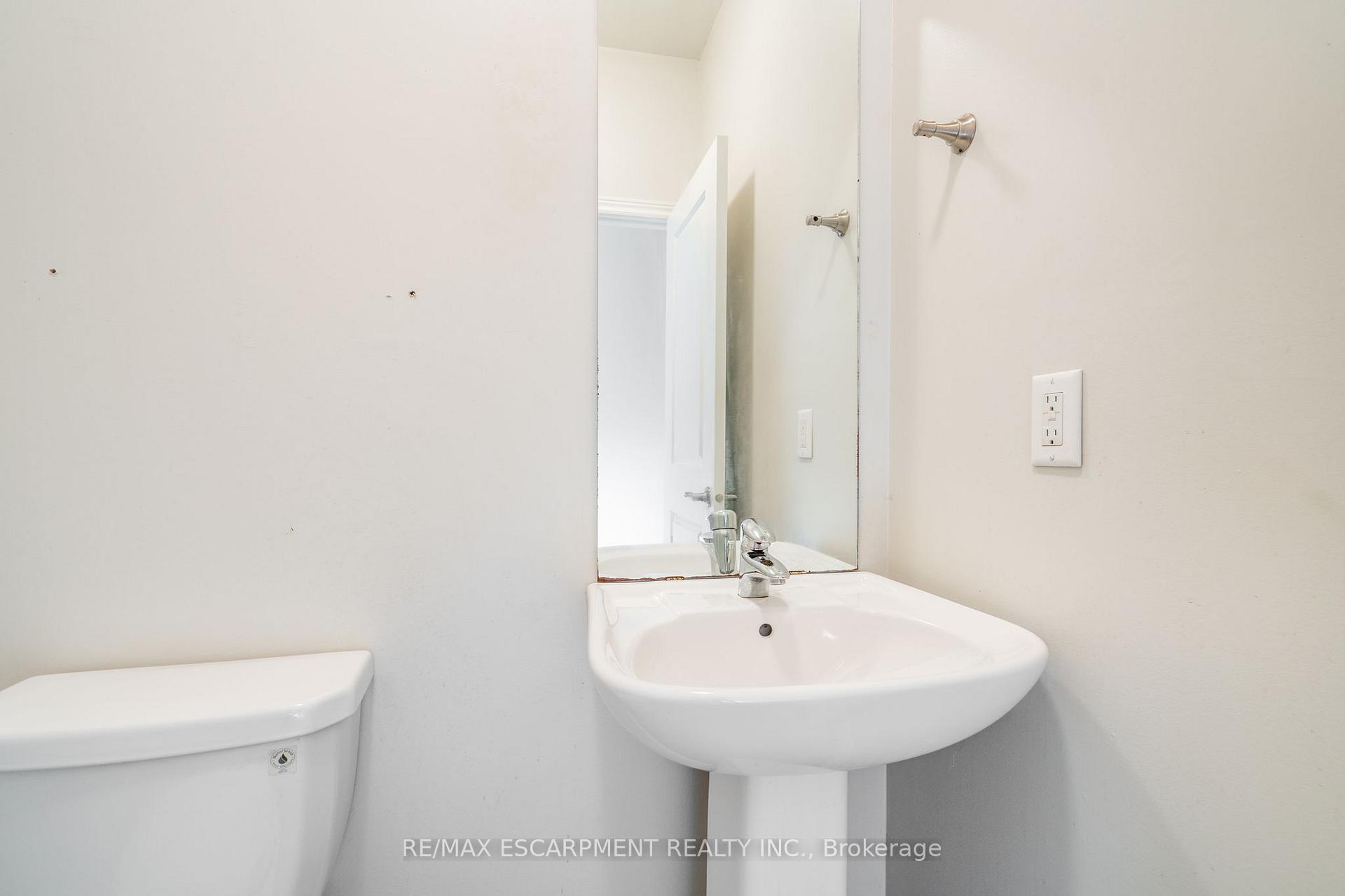 Photo 7 of Unit 44, 98 Shoreview Place, Hamilton, Lakeshore — HOMEH