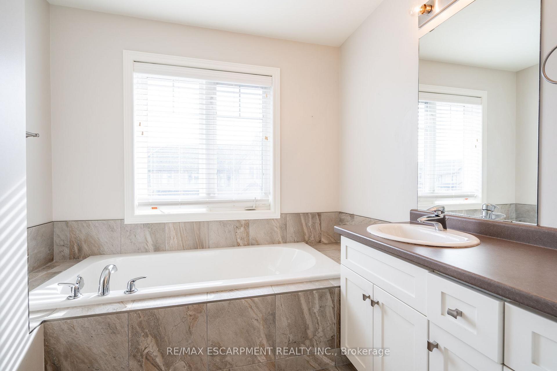 Photo 28 of Unit 44, 98 Shoreview Place, Hamilton, Lakeshore — HOMEH