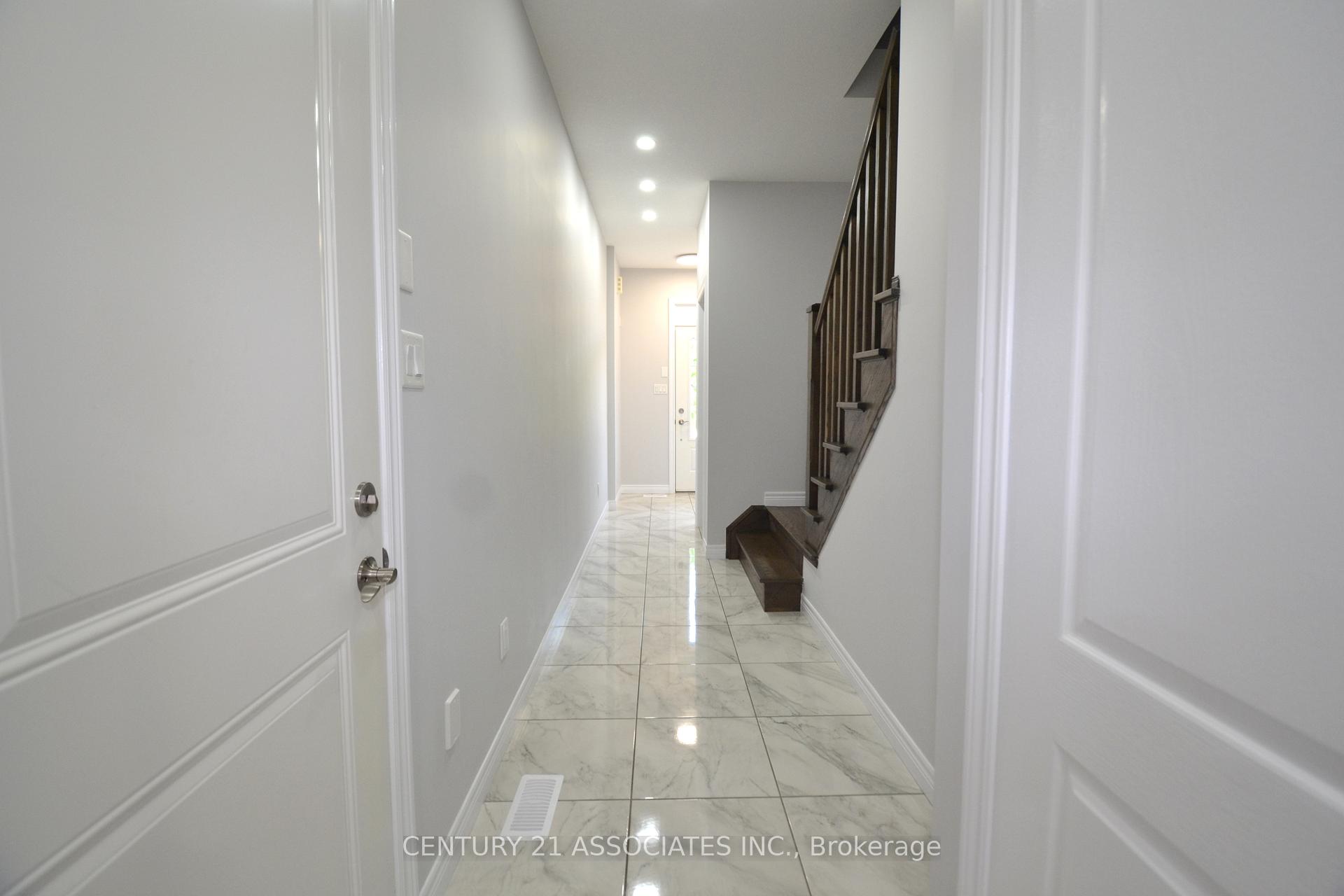 Photo 6 of Unit 6, 98 Shoreview Place, Hamilton, Lakeshore — HOMEH