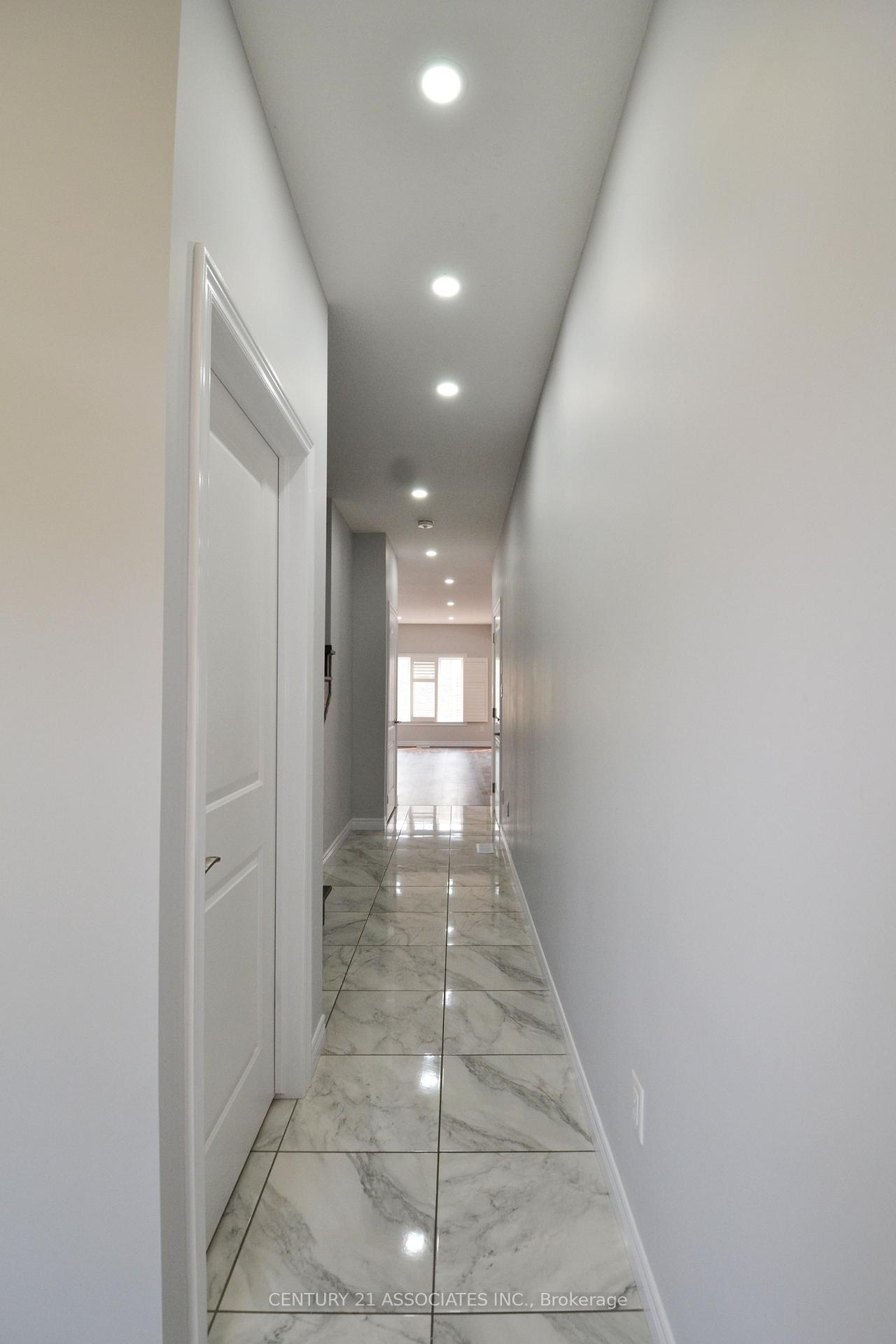 Photo 7 of Unit 6, 98 Shoreview Place, Hamilton, Lakeshore — HOMEH