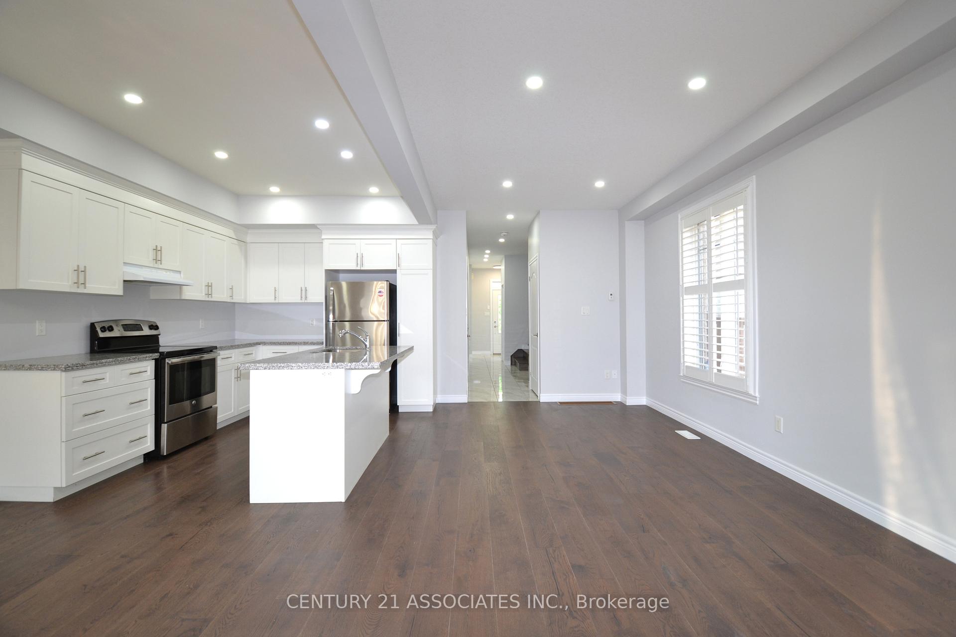 Photo 8 of Unit 6, 98 Shoreview Place, Hamilton, Lakeshore — HOMEH