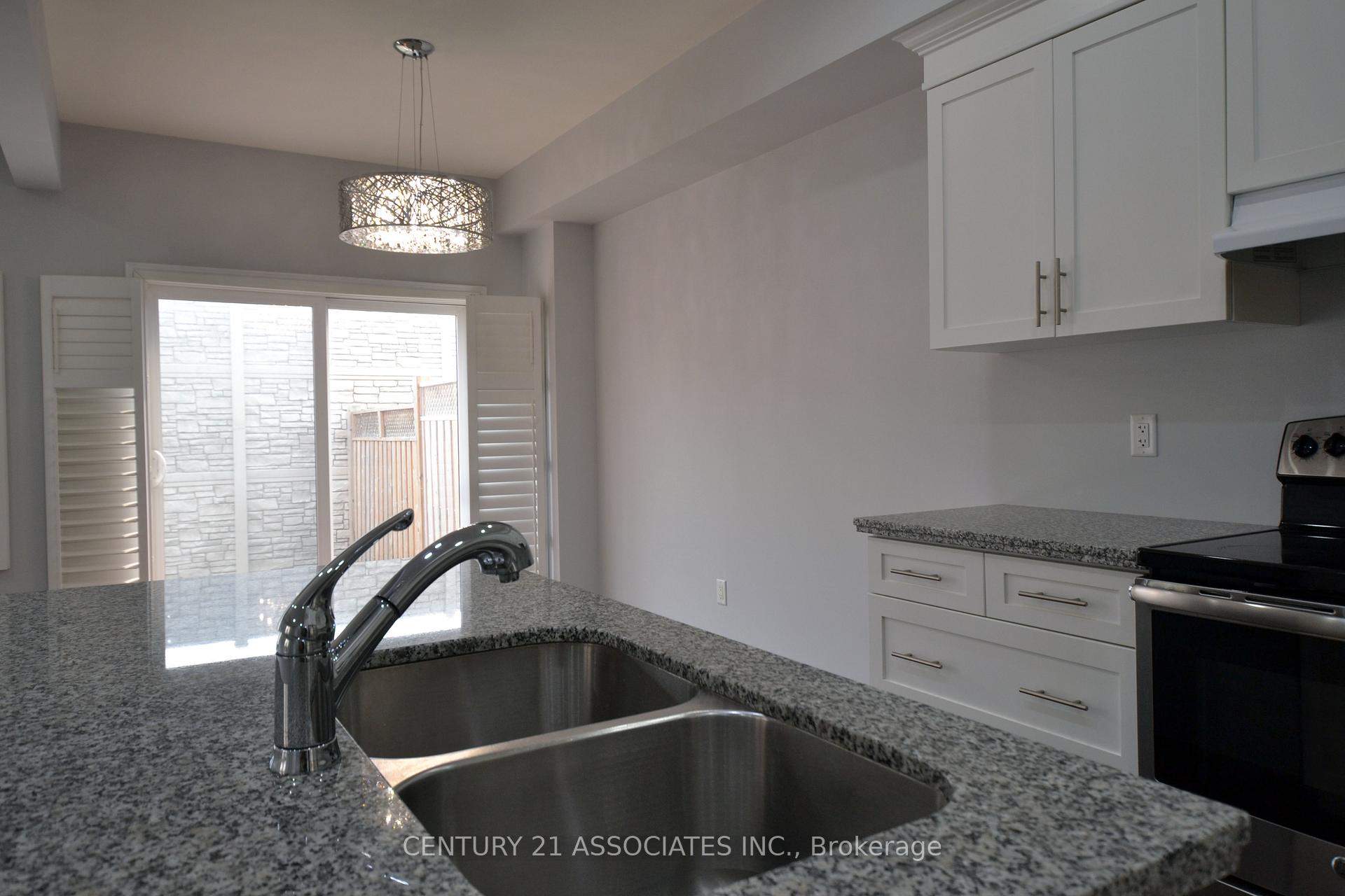 Photo 15 of Unit 6, 98 Shoreview Place, Hamilton, Lakeshore — HOMEH