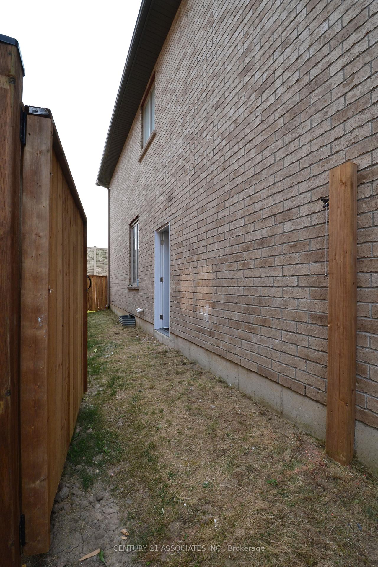Photo 18 of Unit 6, 98 Shoreview Place, Hamilton, Lakeshore — HOMEH