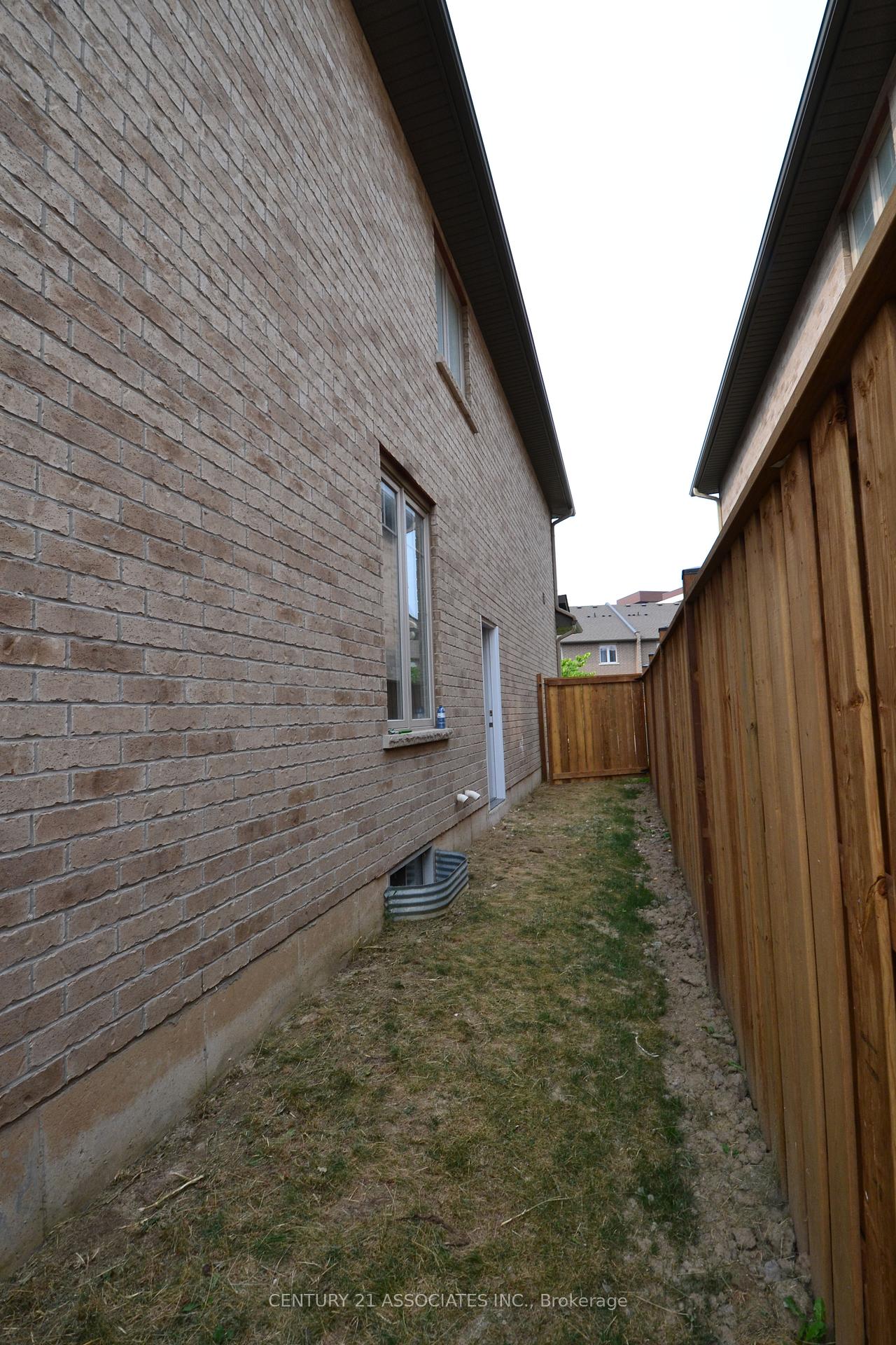 Photo 19 of Unit 6, 98 Shoreview Place, Hamilton, Lakeshore — HOMEH