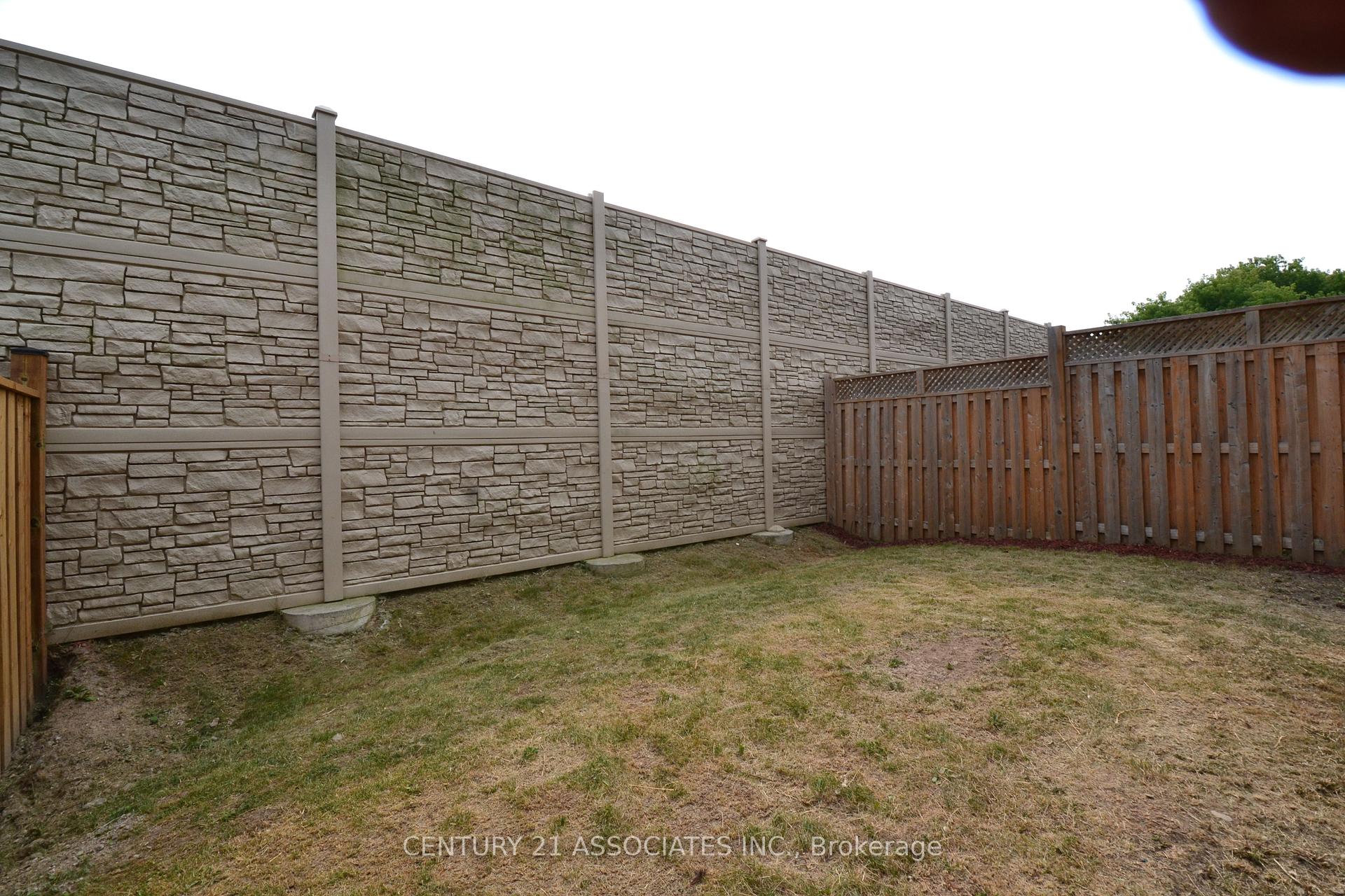Photo 25 of Unit 6, 98 Shoreview Place, Hamilton, Lakeshore — HOMEH