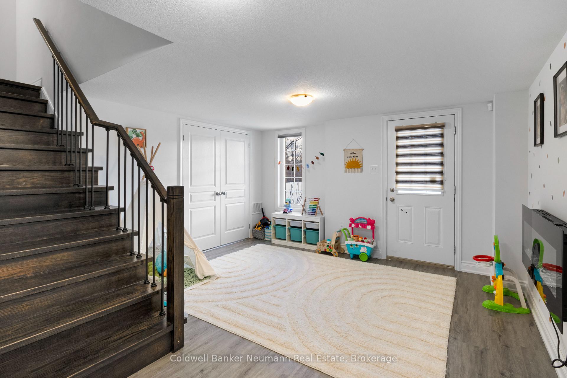 Photo 3 of Unit 40, 88 Decorso Drive, Guelph, Kortright East — HOMEH
