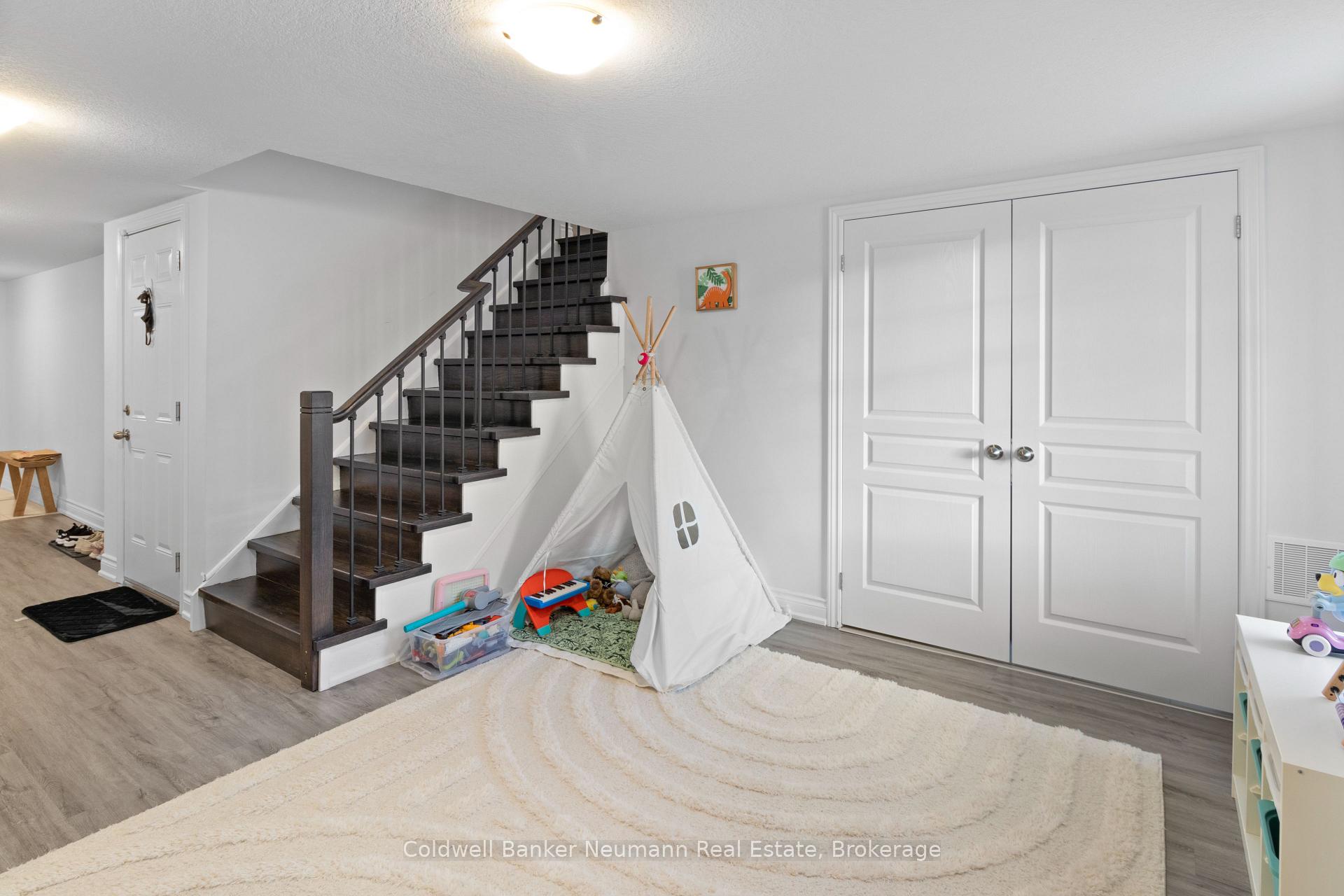 Photo 4 of Unit 40, 88 Decorso Drive, Guelph, Kortright East — HOMEH